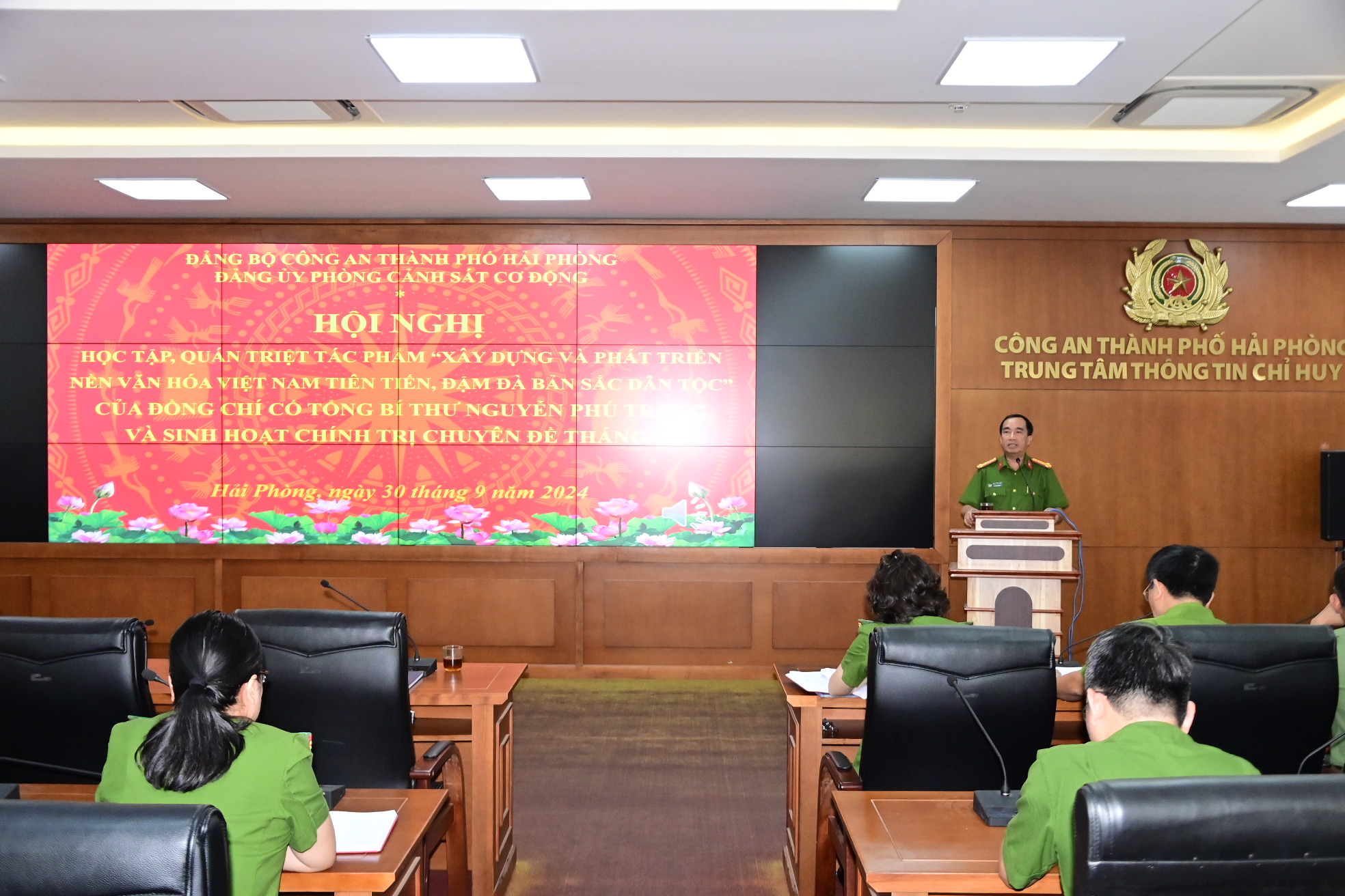 Đảng uỷ Phòng Cảnh sát cơ động CATP: Học tập, quán triệt tác phẩm “Xây dựng và phát triển nền văn hoá Việt Nam tiên tiến, đậm đà bản sắc dân tộc” của cố Tổng Bí thư Nguyễn Phú Trọng